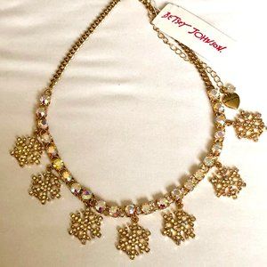 NEW Betsey Johnson Snowflakes Necklace